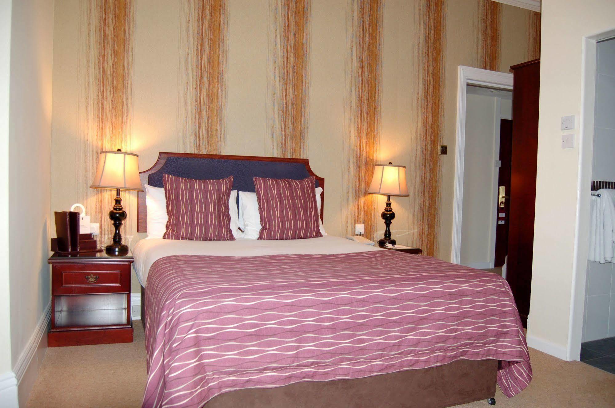 Connaught Lodge Bournemouth Bagian luar foto